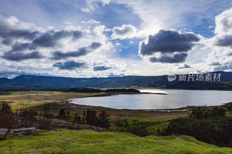 哥伦比亚Guatavita - El nino at Embalse del tomine